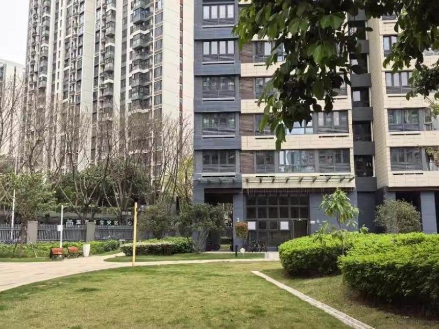 深圳宝安西乡核心区法拍房次新板楼/满五精装/双拼大宅3件套全明户型解析-第11张图片-深圳法拍房拍卖平台官网